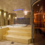 sauna z jacuzzi